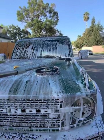 Foam wash that lifts dirt off the paint